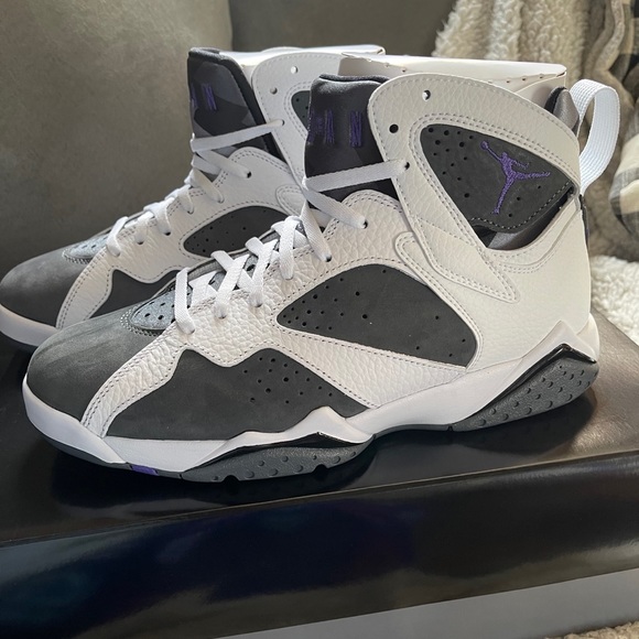 Air Jordan Retro 7s | 7.5 (M) | 9 (WMNS) - Picture 1 of 8